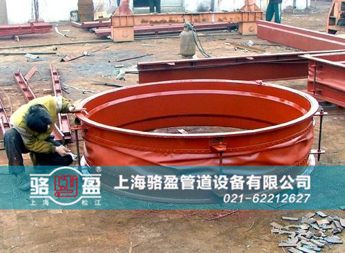 圓形織物<a href=http://m.spwdmcgy.com.cn target=_blank class=infotextkey>補償器</a>安裝現(xiàn)場